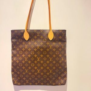 Louis Vuitton icon monogram carry all tote bag.